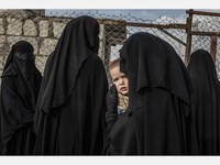 シリアの難民キャンプに、なぜロシア人女性が　国にも帰れず、行き場なし