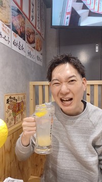 インスタグラムには「食べている写真」や「乾杯してる写真」がいっぱい