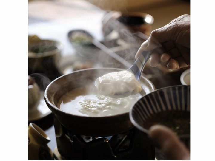 嬉野名産の温泉湯豆腐も提供しています（大村屋提供）
