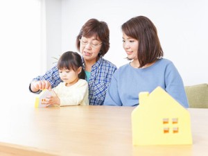 親の土地に家を建てると税金はどうなるの？ 相続税・贈与税・所得税などをケース別に解説