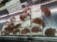 別の日にも、ラップを破って脱走する毛蟹たち。