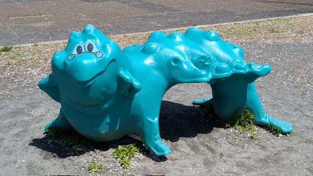 無害な顔をして凶悪なデザインをした謎のバラエティ遊具