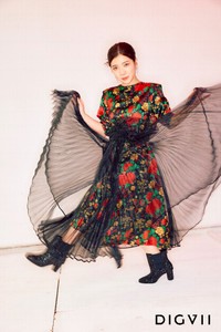 福田麻貴デジタル写真集「Radiant Beauty」（主婦と生活社）より