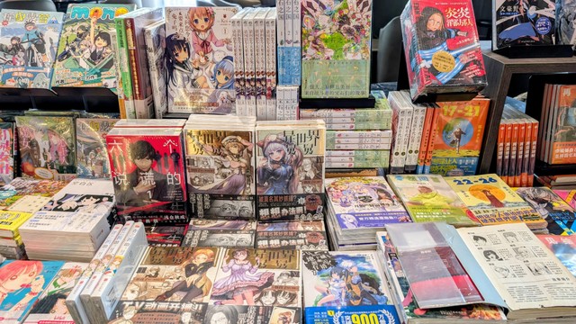 日本の漫画の翻訳版が盛りだくさん（Lillianさん提供）