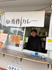 以前のカウンターはたしかにボロボロ…（秀作さん提供）