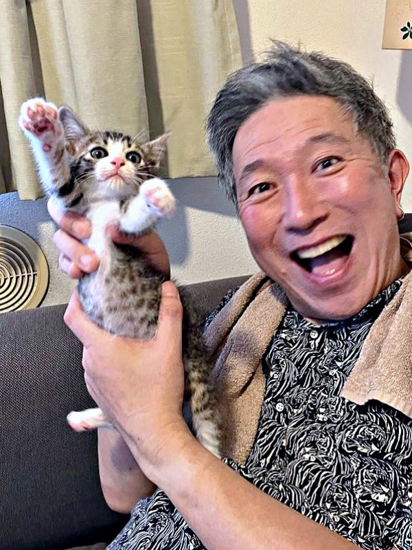 生後推定1、2カ月、家族の一員になったトラヴィスくん（画像提供：にくきゅうさん）