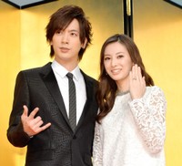 結婚を発表し、２ショットを披露したDAIGO(左)と北川景子＝2016年1月