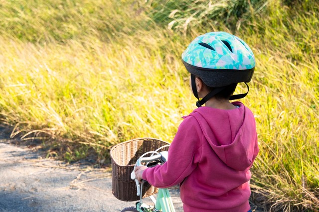 1人で自転車に乗って家出　※画像はイメージです（Photographer YOSHI/stock.adobe.com）