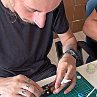 「さぶろうべい」(石川県かほく市）の「とり白菜鍋」を作るコンタンさん（提供：金沢美味しい作家さん）