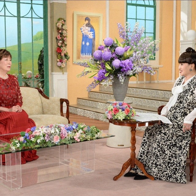 「徹子の部屋」　（右から） 黒柳徹子、高畑淳子＝テレビ朝日提供