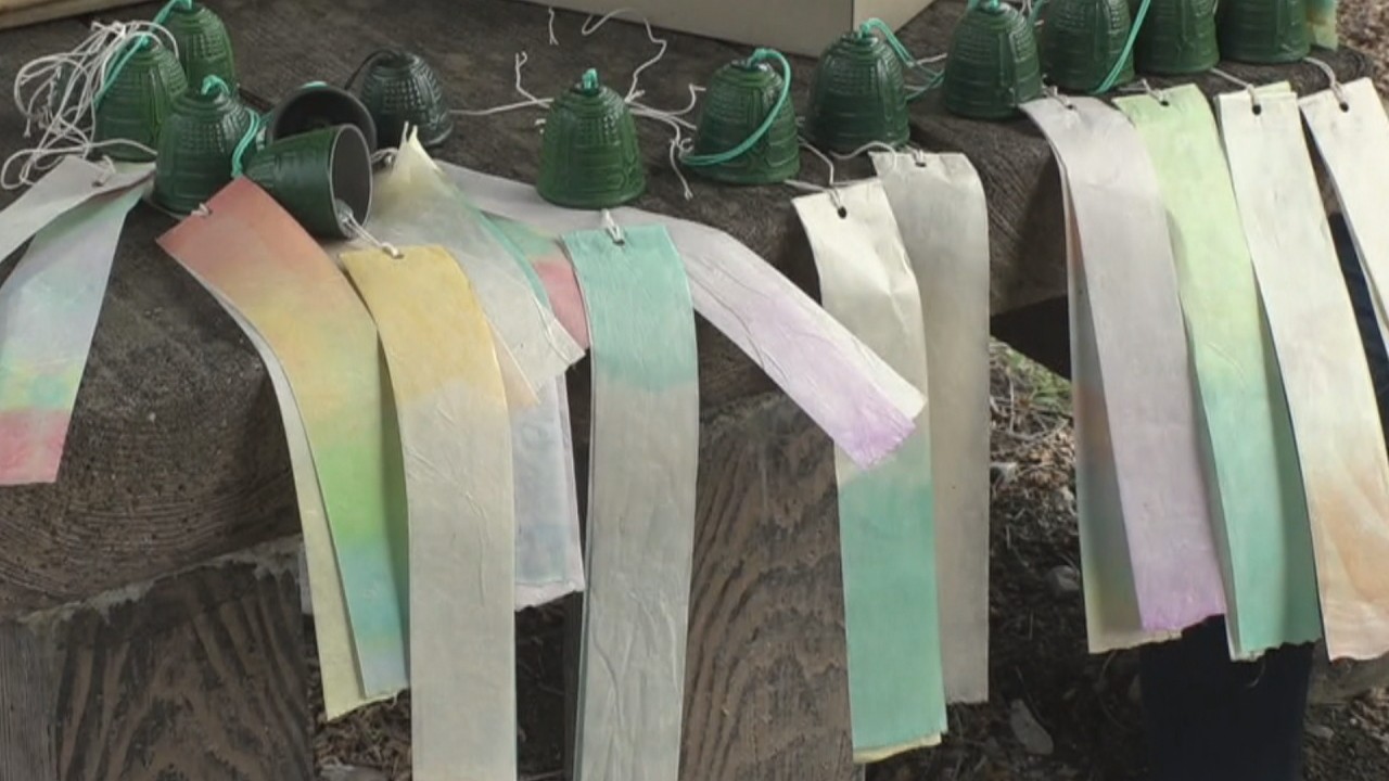 カラフルな伝統和紙が風に揺れる 神代和紙 と風鈴が涼を演出 岡山 新見市 Ksbニュース Ksb瀬戸内海放送