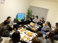 居酒屋なのに…ピザを配達してもらってゲームで盛り上がる事だって可能