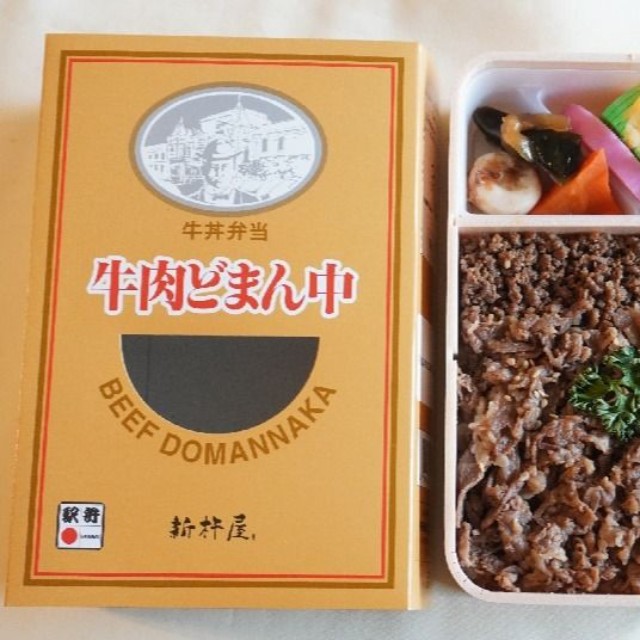 山形・米沢駅の名物駅弁「牛肉ど真ん中」。1992年の山形新幹線開業を記念した生まれたヒット商品だ