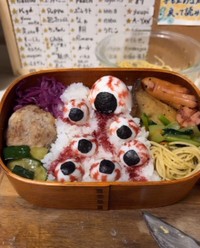ハロウィンに作った「目玉弁当」／鬼瓦オタカさん（@onigawara.otaka）提供