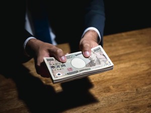 生前贈与、現金手渡しはいいの？ ばれる？　税務署に指摘されない贈与の方法とは