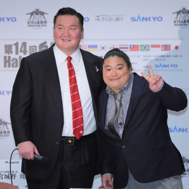 宮城野親方（白鵬）と富栄ドラム(2024年）