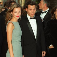 ケイト・モス（左）とジョニー・デップ