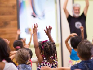 私をいじめたボス男子が好きだった曲を聴く時、なぜか自信が湧く