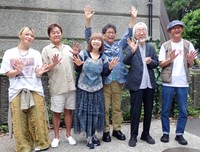 （左から）きばやし、細坪基佳、イルカ、南こうせつ、小室等、木村充揮＝2025年