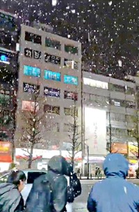 東京では積雪1センチを観測。ぐるりと街を撮影する海翼さん（画像提供：海翼（カイ ヨク）さん）