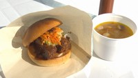 「鹿肉と猪肉のメンチカツバーガーと岡山野菜のミネストローネ」セット  1200円