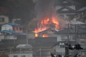 【速報】宮城・南三陸町の住宅で火事　別の建物に延焼　消火活動続く　けが人の情報なし
