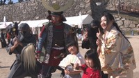 岡山おもてなし武将隊らと記念撮影　岡山・北区　10日