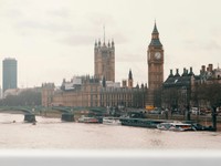 3週間のイギリス研修。立派な建造物を前に、自身の教養のなさを嘆いた