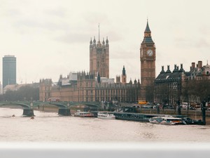 3週間のイギリス研修。立派な建造物を前に、自身の教養のなさを嘆いた