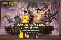 「聖闘士星矢：Knights of the Zodiac バトル・サンクチュアリ」のイベントに参加したダンディ坂野と小島よしお＝都内