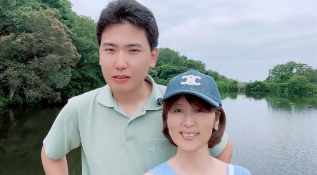 歩夢さんは現在26歳、ななこさんは現在59歳／ななこさん（@ayunana_style）提供