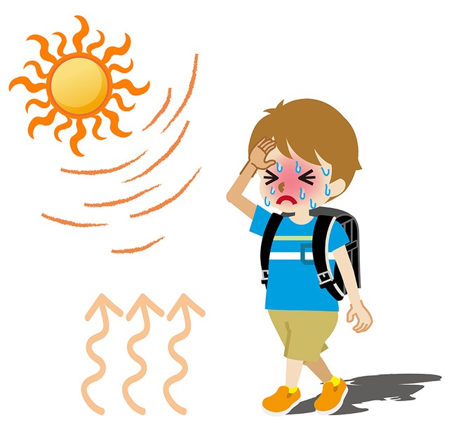 身長の低さも含めて、より地面から熱が伝わりやすい状況の小学生。自治体による案は？（sayuri_k/stock.adobe.com）