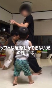 手加減なしの弟たちにも優しく応戦する長男くん（提供：@sana_goodlife_さん）