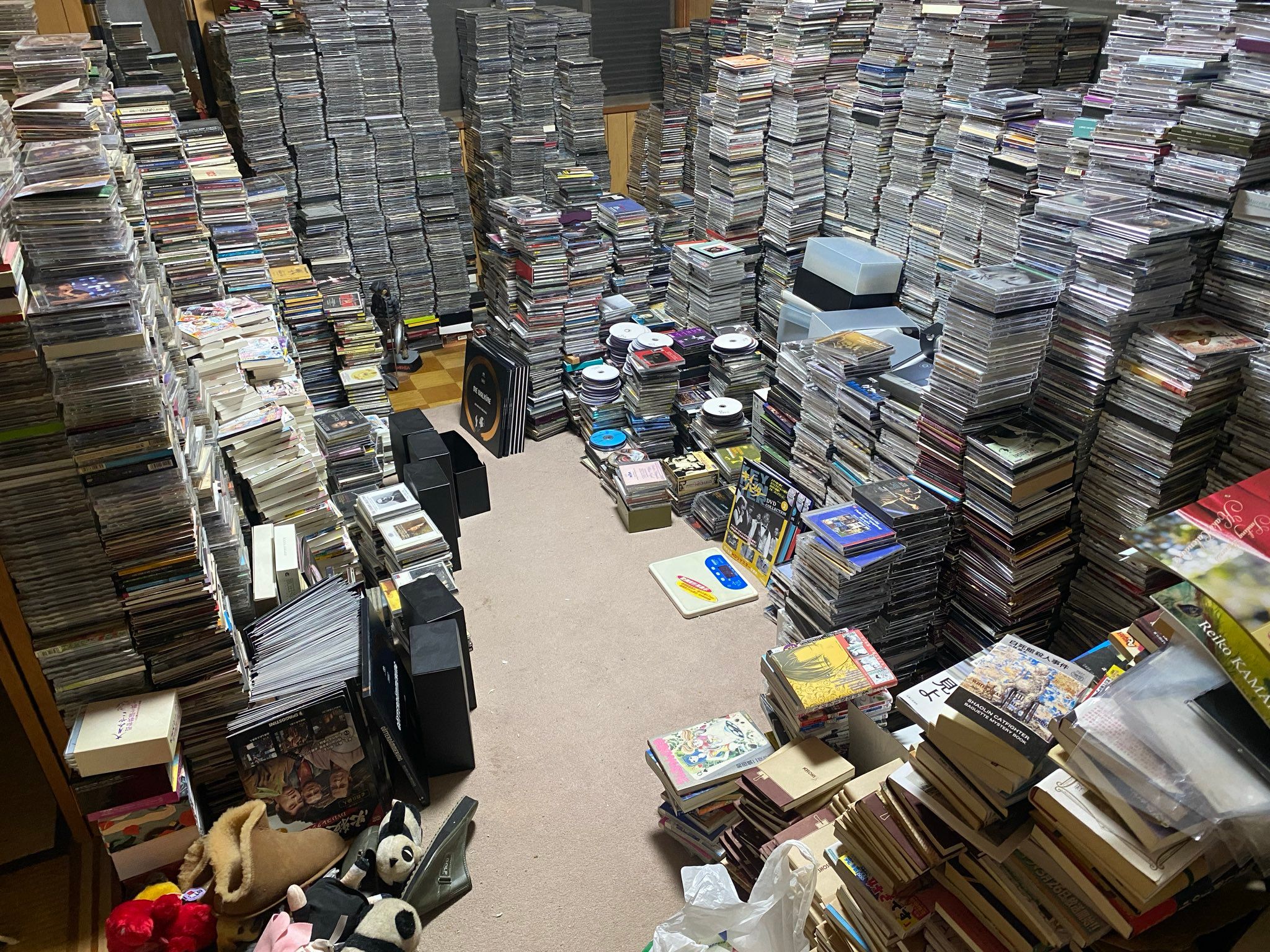 本棚 床 抜ける