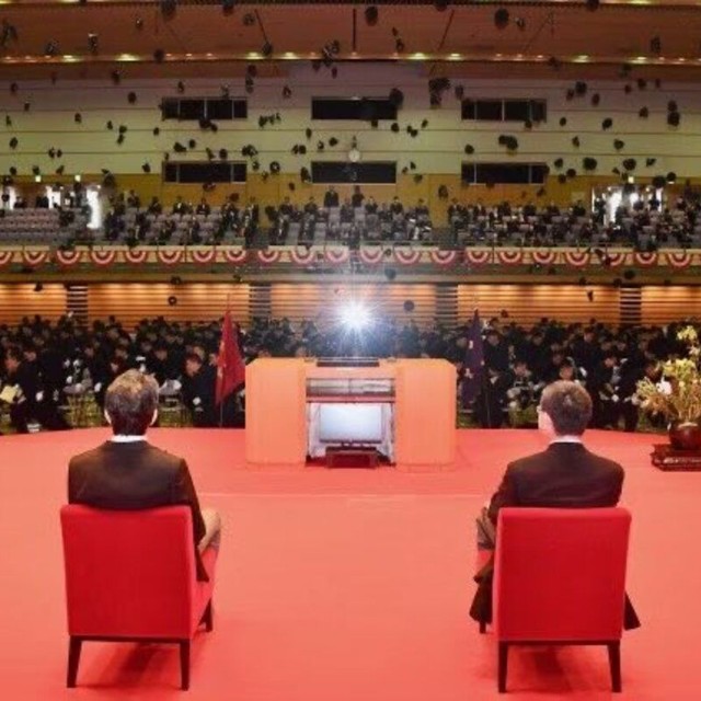 防衛大の卒業式、恒例の「帽子投げ」／はじめさん（@hajime20250823）提供