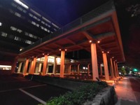 医療安全推進週間に合わせて岡山県庁と岡山城をライトアップ