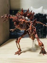 レジェンドゴジラの骨格モデルも組み立てて塗装。