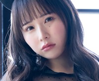 栗原舞優 デジタル写真集『カラフルまゆちゃんと、モノトーンまゆちゃん』（撮影：唐木貴央、発行：ワニブックス）より