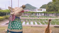 かわつ花菖蒲園　坂出在住の彫刻作家の作品も（2024年）