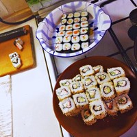 日本の手巻き寿司作りに挑戦（画像提供：ラトビア人ロマンさん）