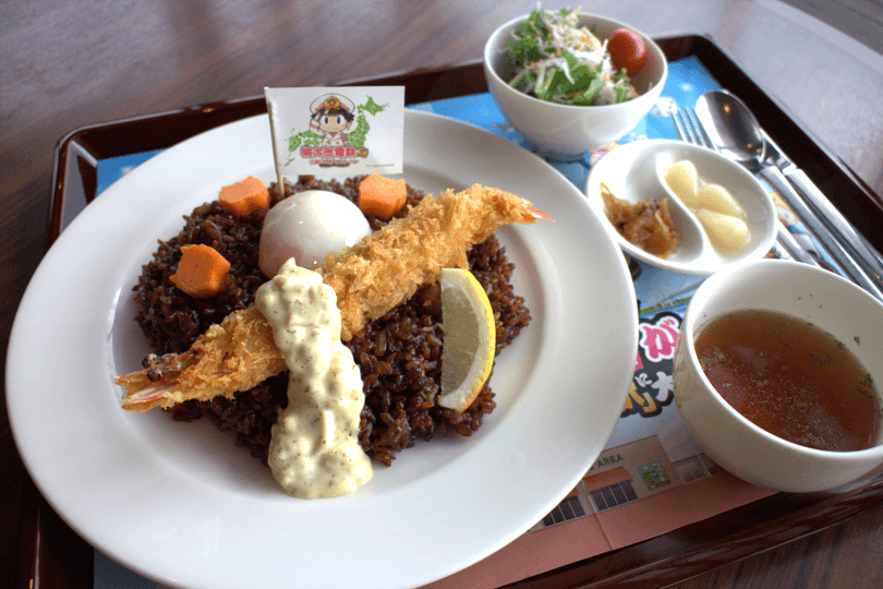 「桃鉄」と吉備SA（上り）がコラボ！限定メニューの「エビめしセット」　提供：西日本高速道路サービス・ホールディングス（株）