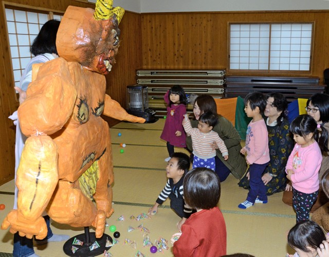 ２月３日の節分は慣例に従い、豆まきを行う人も多いだろう。なぜ２月に豆をまくのか、由来や目的を聞いた