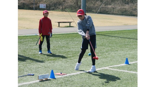小学生がはつらつプレー　香川県スナックゴルフ交流大会　