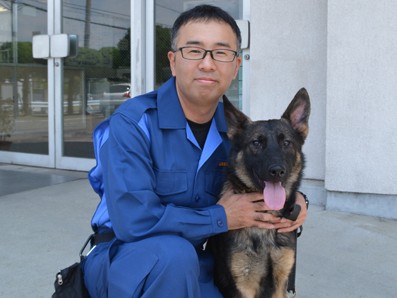 漫画家志望を変更　似顔絵と警察犬の訓練を担当する警察官に