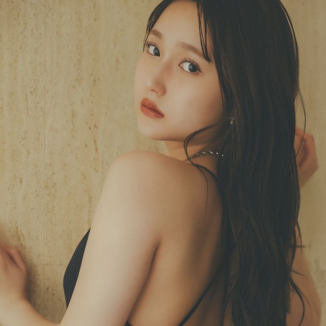 鈴木くるみ「BLT MONSTER Round 8」（東京ニュース通信社刊）撮影／友野雄