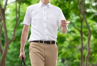 暑い夏に大活躍、「クールビズ用アイテム」の半袖シャツ※画像はイメージです（Peak River/stock.adobe.com）