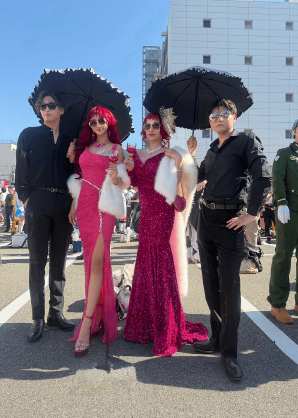 全身そっくり！叶姉妹コスプレ（めぇめぇさん提供）