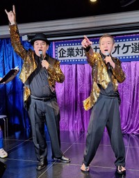 初開催のイベント「スナックサミット」でピエール瀧（左）と共に会場を盛り上げた玉袋筋太郎＝都内
