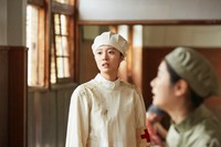 80年前の惨状を追体験した、川床明日香(C)2025「長崎―閃光の影で―」製作委員会