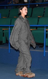 ゆったり衣装で登場した高畑充希＝2025年10月